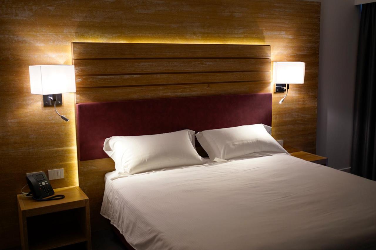 Pm Hotel กาตันซาโร ภายนอก รูปภาพ