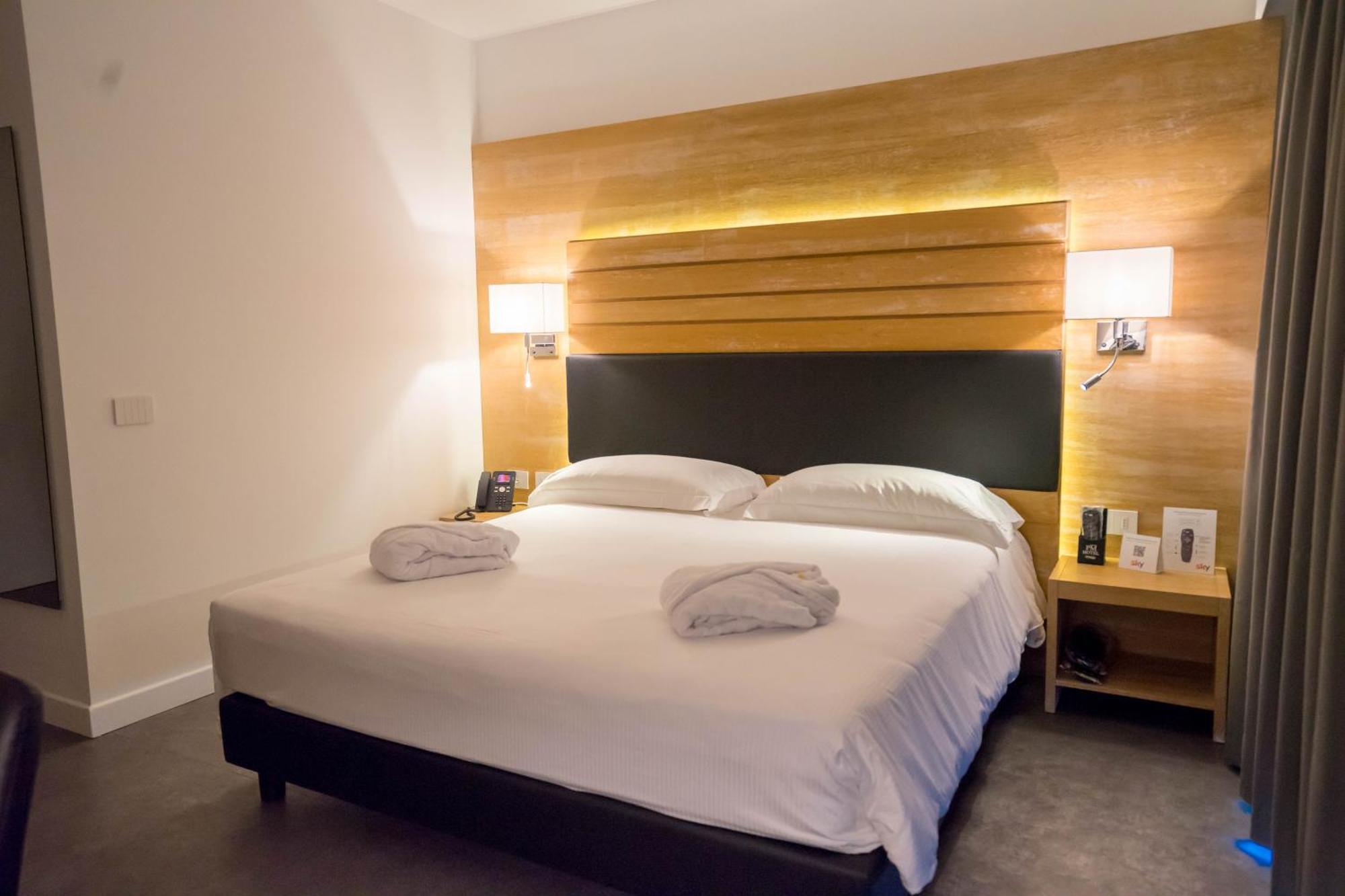 Pm Hotel กาตันซาโร ภายนอก รูปภาพ