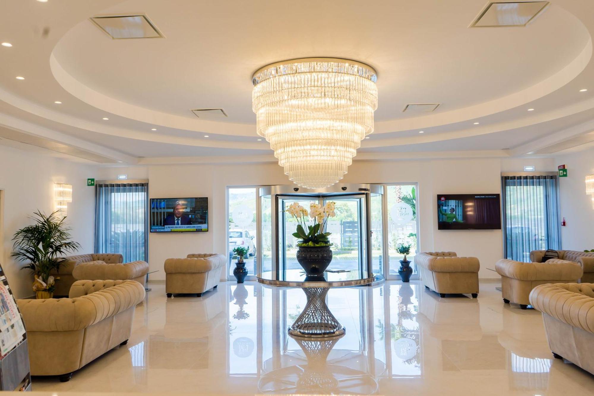 Pm Hotel กาตันซาโร ภายนอก รูปภาพ
