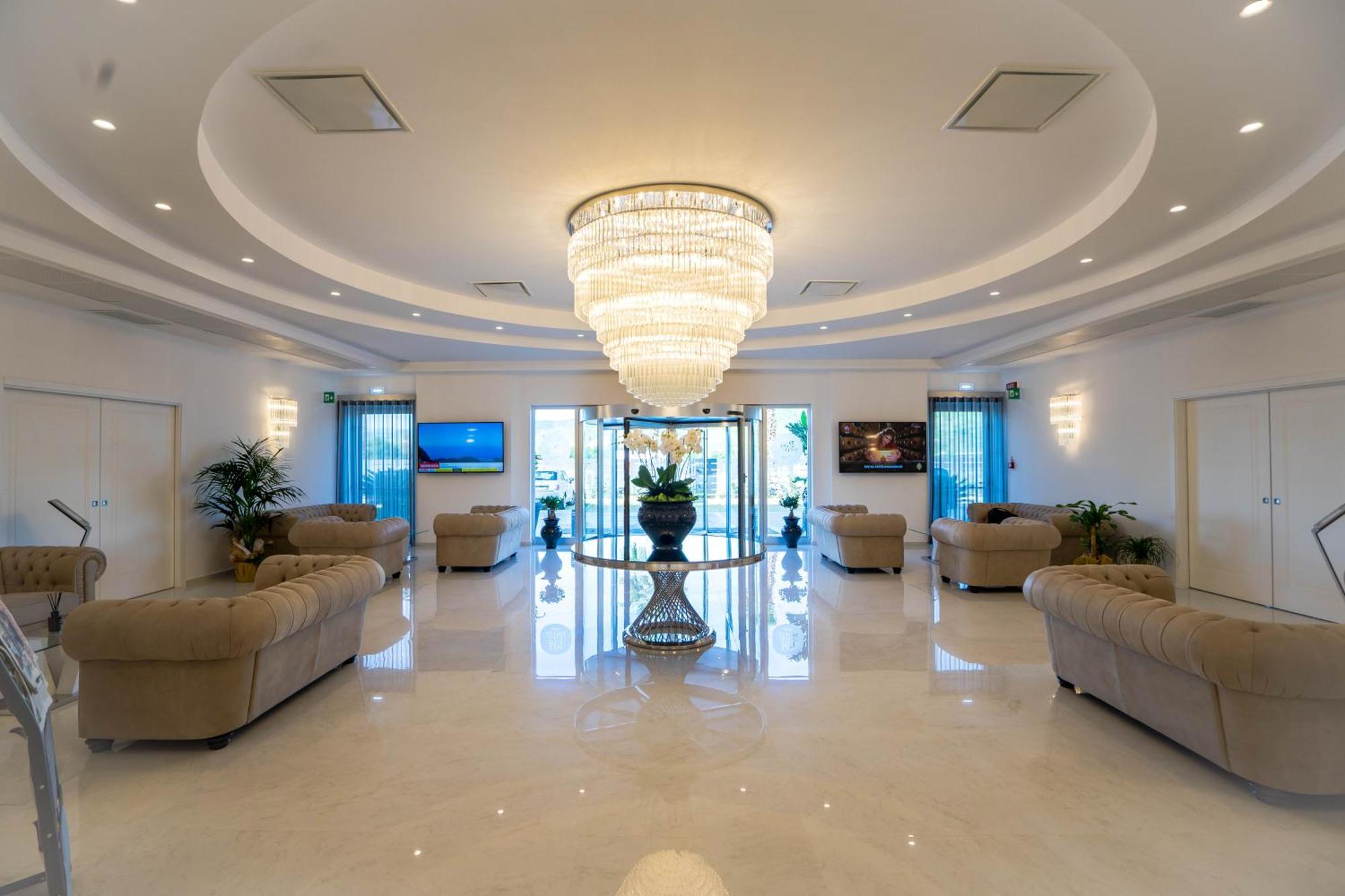 Pm Hotel กาตันซาโร ภายนอก รูปภาพ