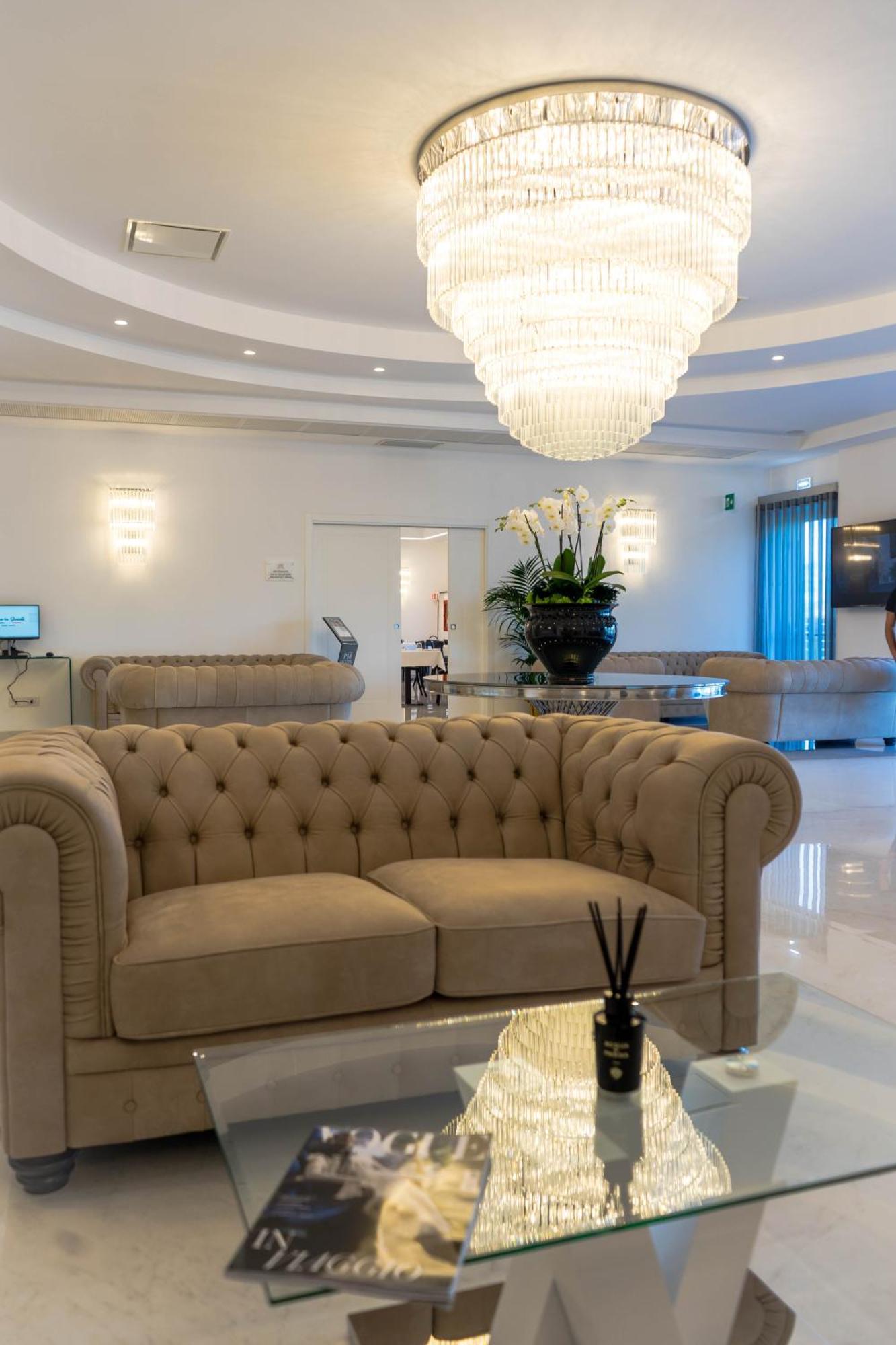 Pm Hotel กาตันซาโร ภายนอก รูปภาพ