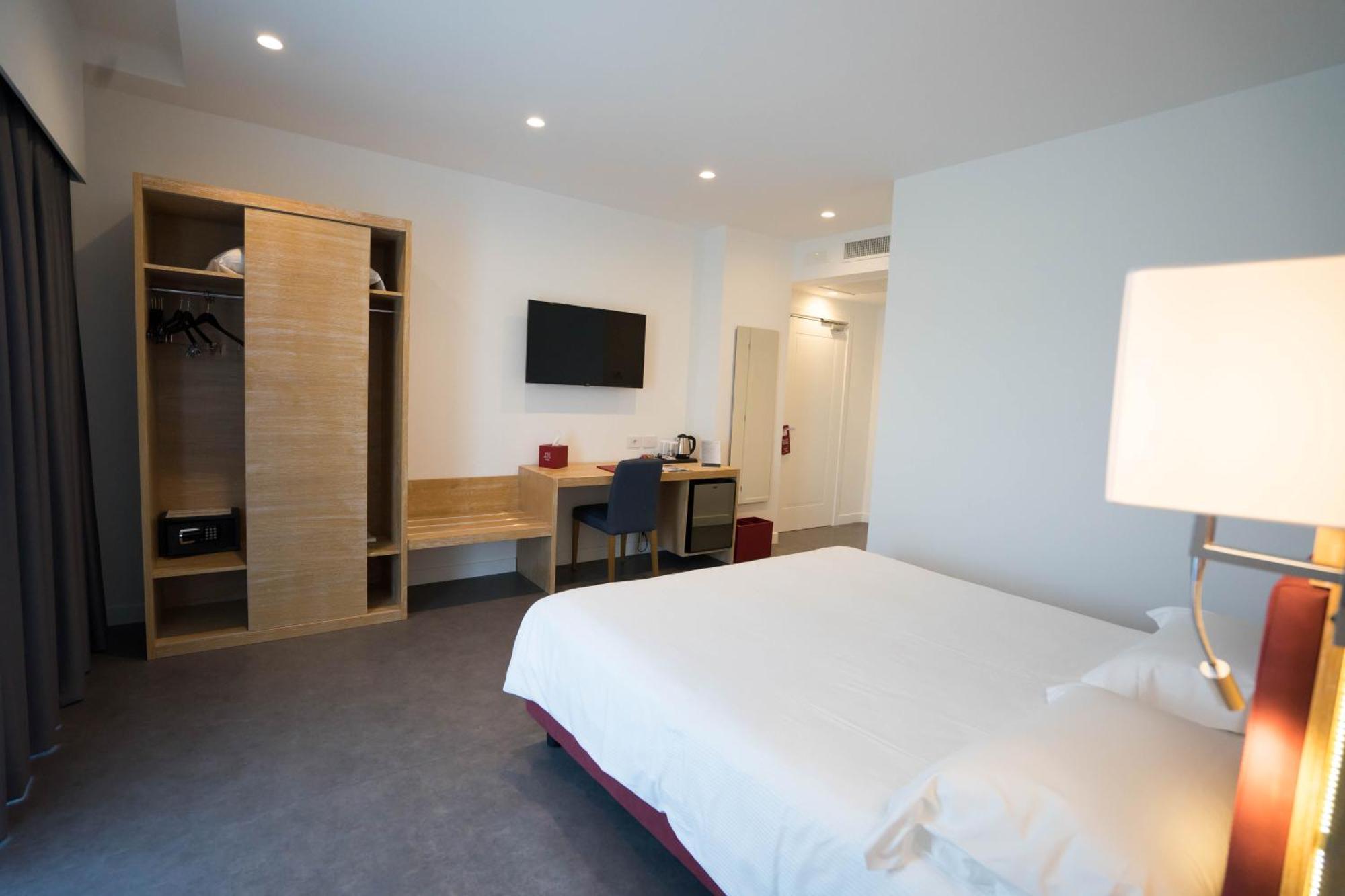 Pm Hotel กาตันซาโร ภายนอก รูปภาพ