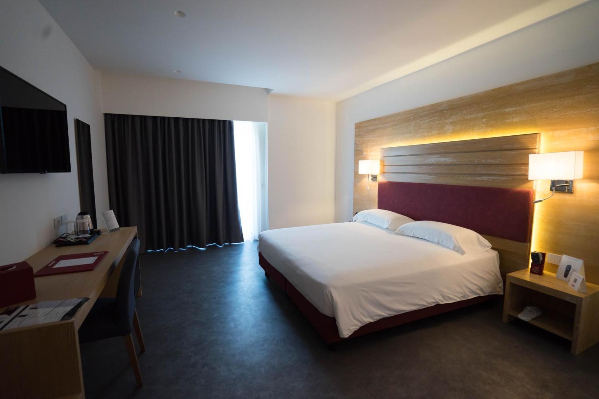 Pm Hotel กาตันซาโร ภายนอก รูปภาพ