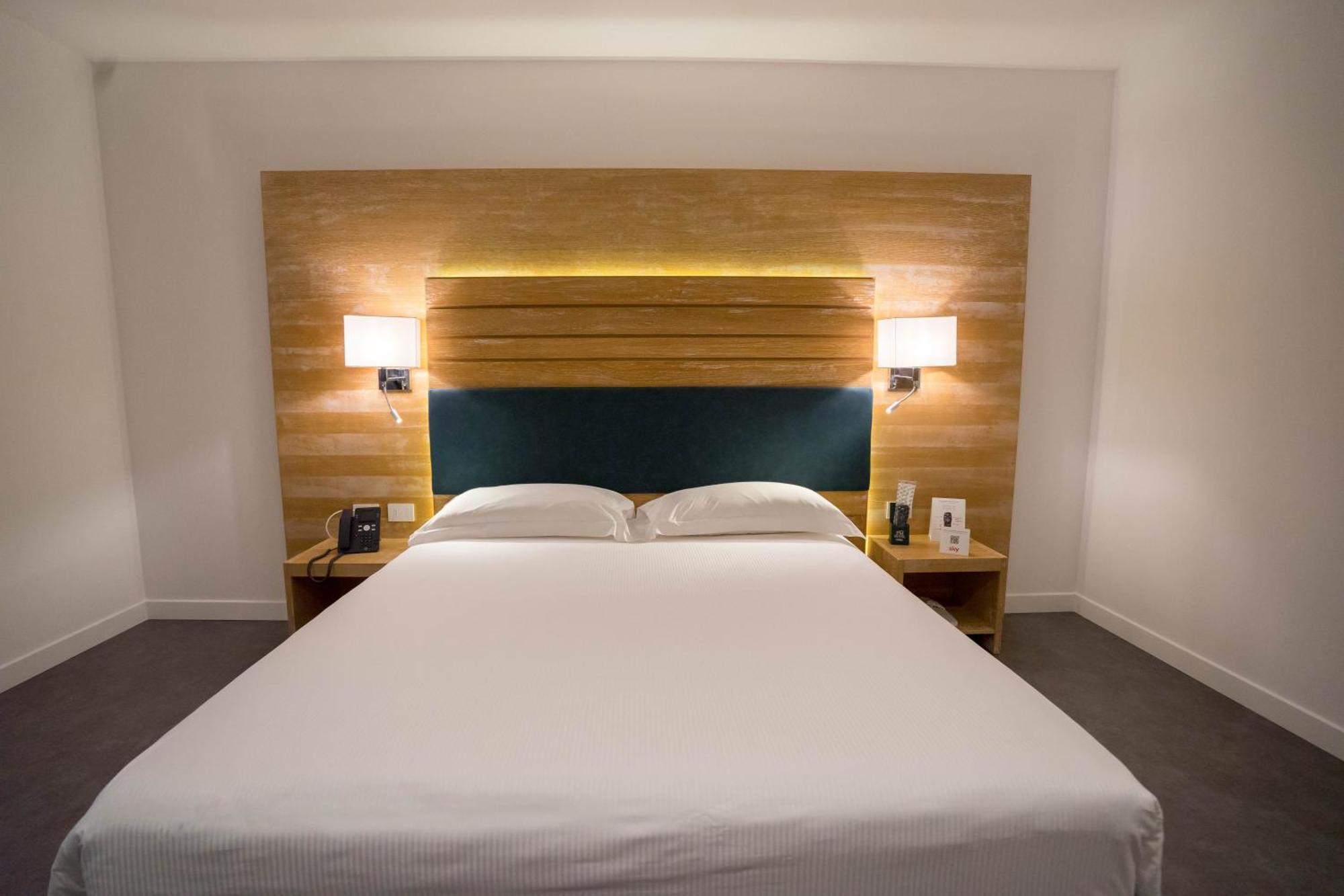 Pm Hotel กาตันซาโร ภายนอก รูปภาพ
