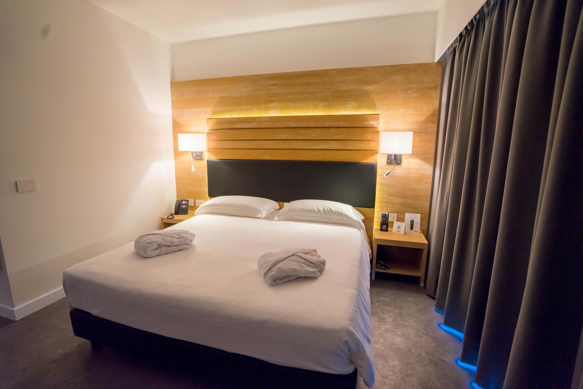 Pm Hotel กาตันซาโร ภายนอก รูปภาพ